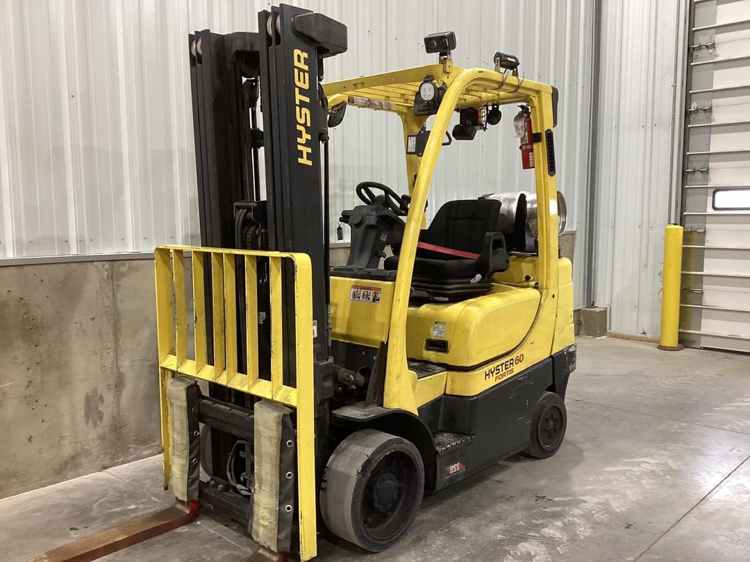 Image of Hyster S60FT Image 1