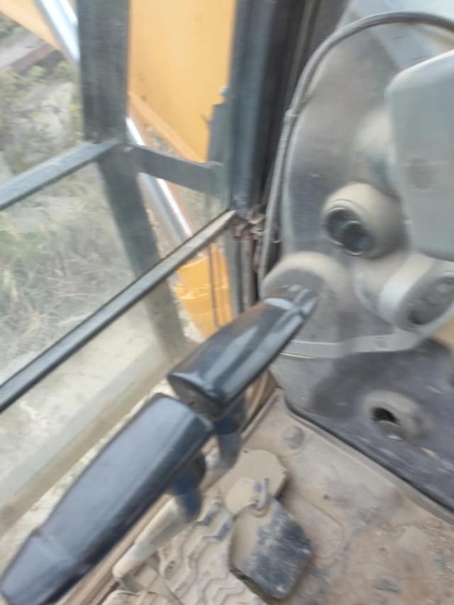 Image of Hyundai 210LC-9 equipment image 4