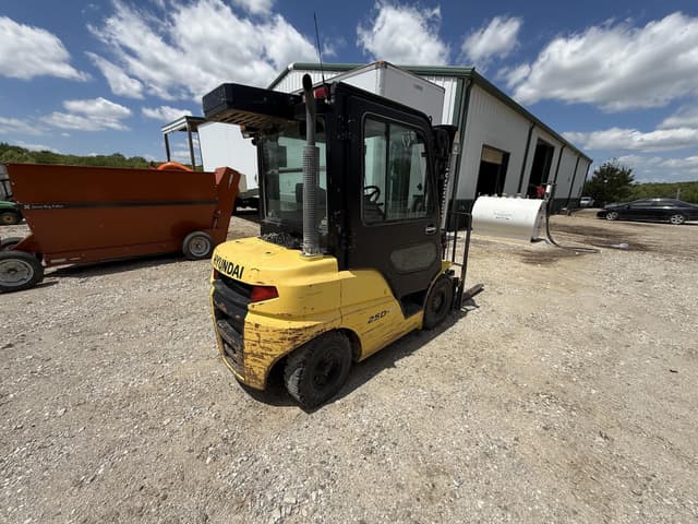 Image of Hyundai 25D-9 equipment image 4