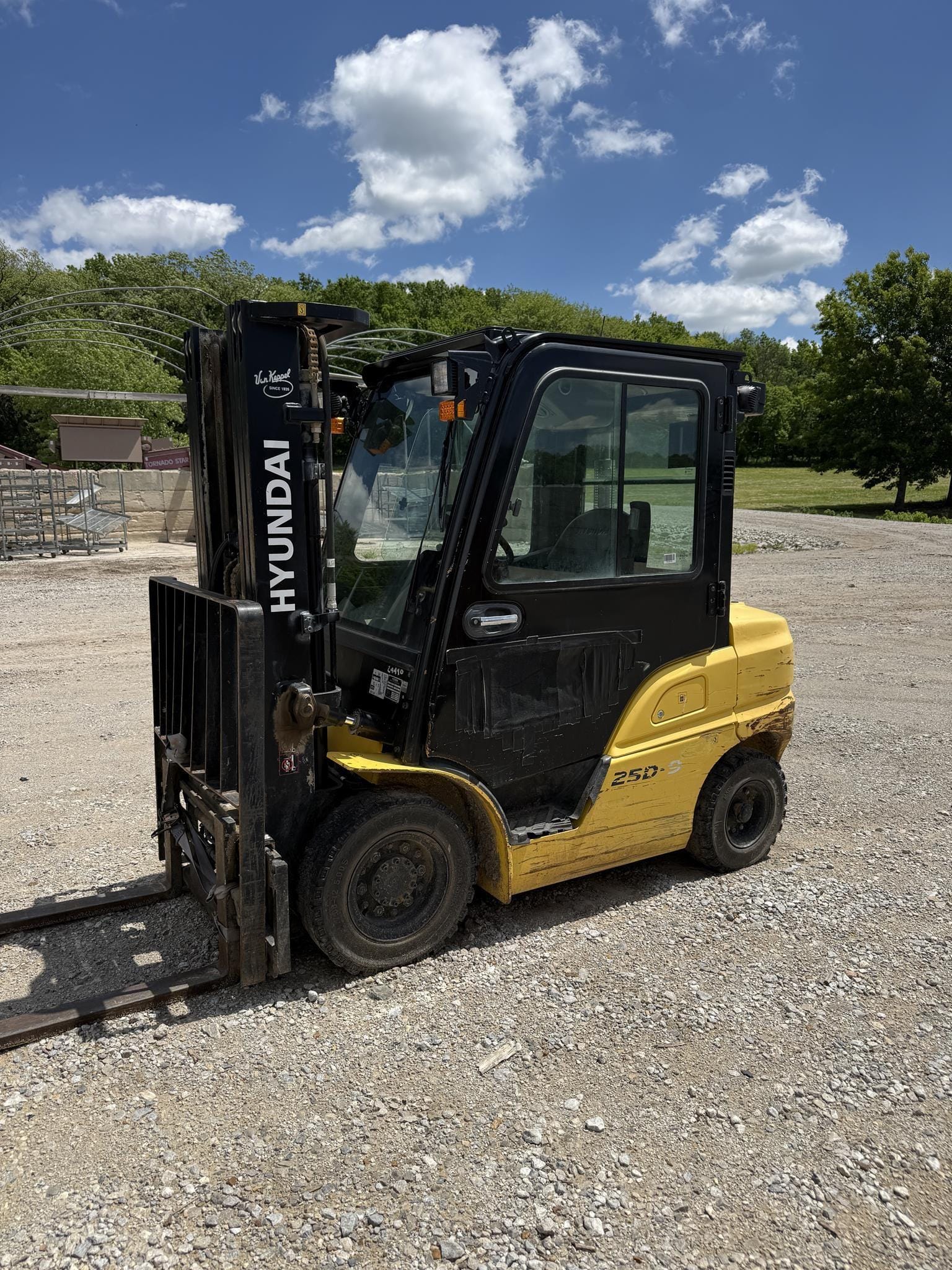 Hyundai 25D-9 Equipment Image0