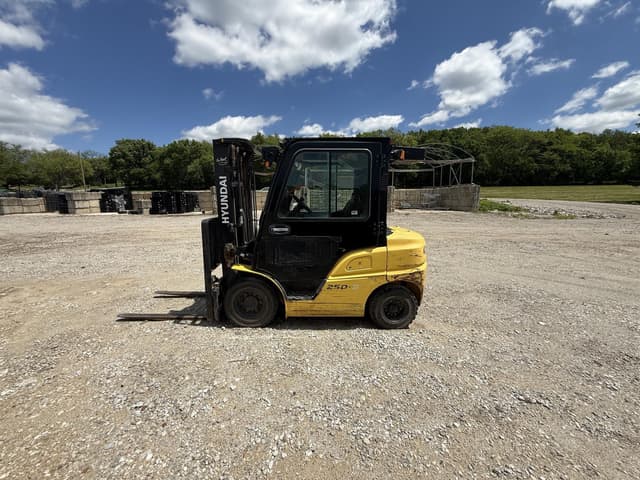 Image of Hyundai 25D-9 equipment image 1