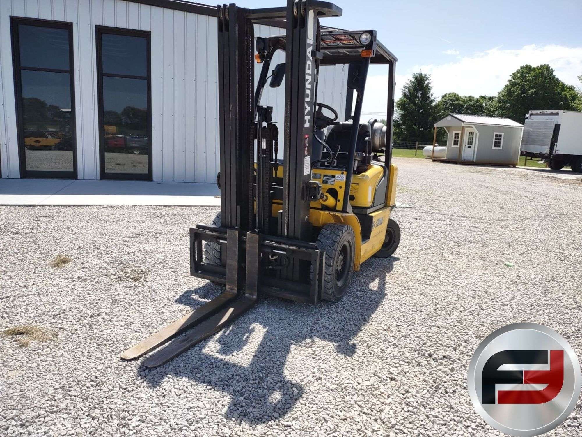 Hyundai 25L-7A Equipment Image0