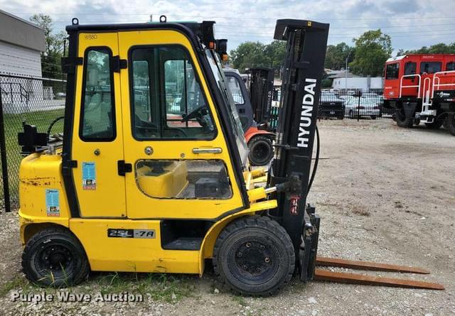 Image of Hyundai 25L-7A equipment image 3