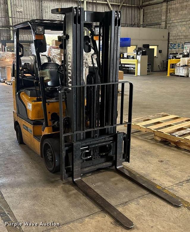 Image of Hyundai 25LC-7A equipment image 2