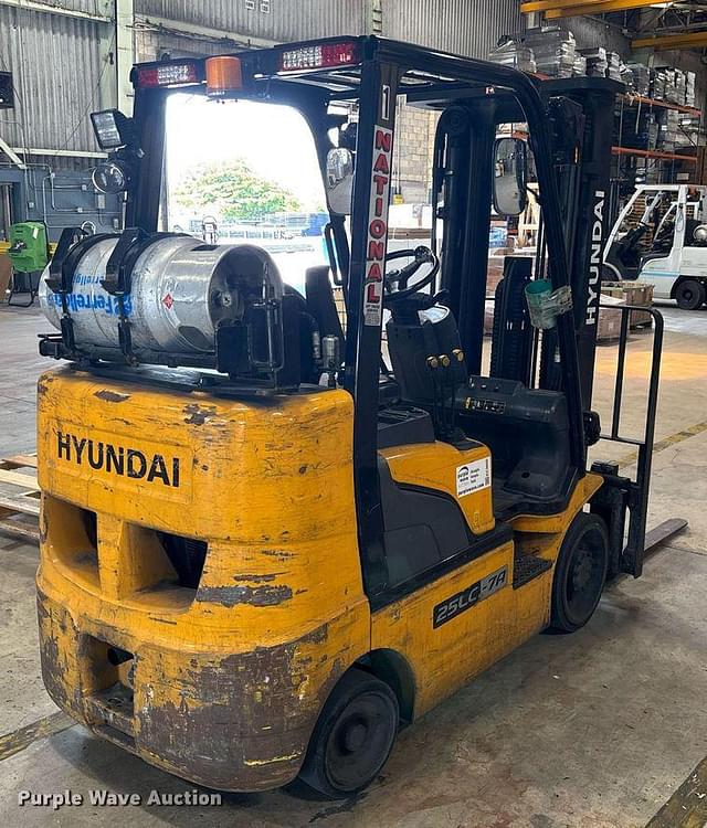 Image of Hyundai 25LC-7A equipment image 4