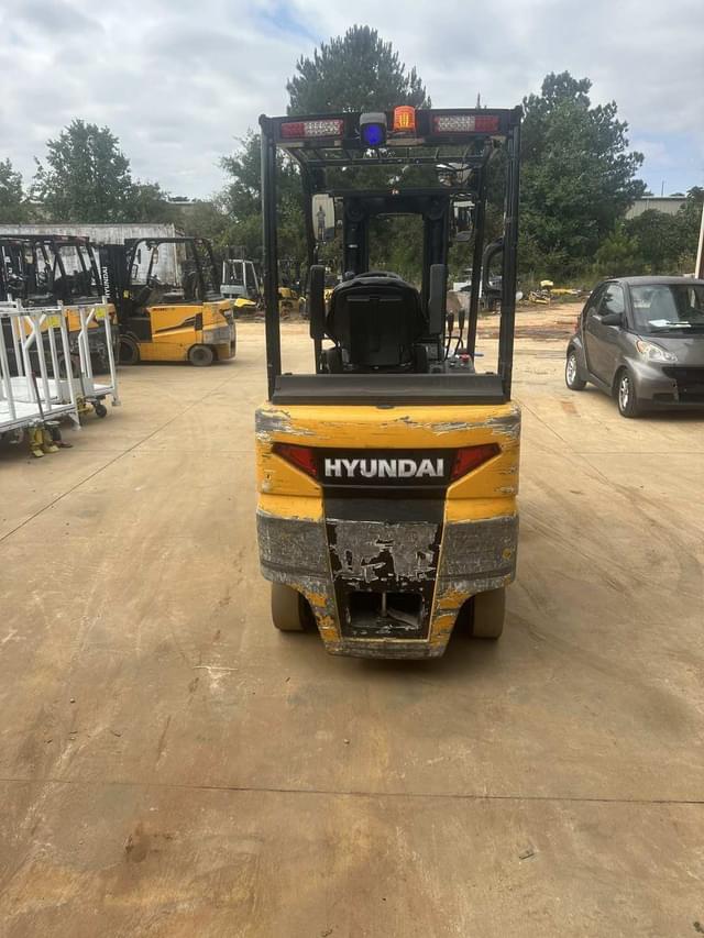 Image of Hyundai 30BC-9 equipment image 2