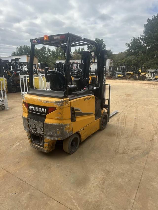 Image of Hyundai 30BC-9 equipment image 3