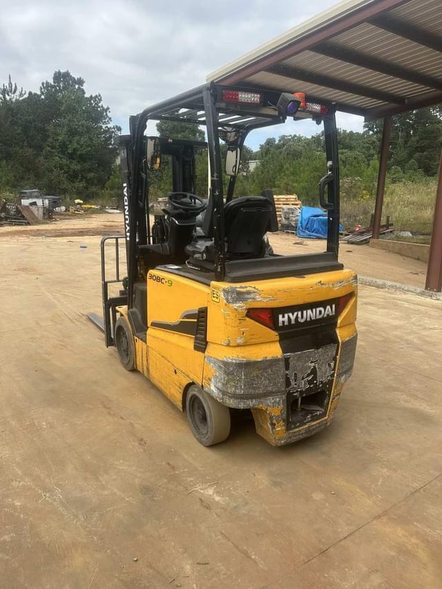 Image of Hyundai 30BC-9 equipment image 4