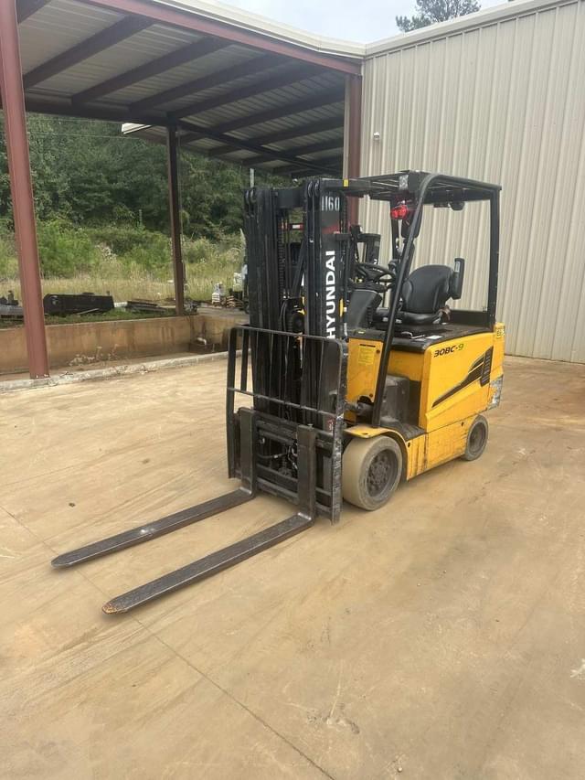 Image of Hyundai 30BC-9 equipment image 1