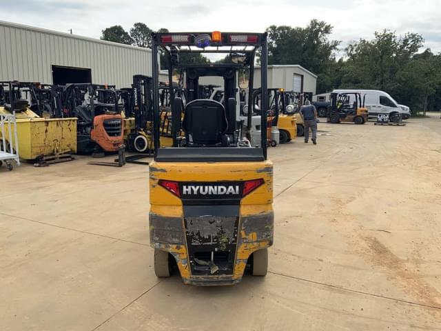 Image of Hyundai 30BC-9 equipment image 3