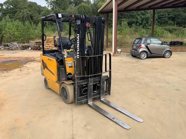 Image of Hyundai 30BC-9 equipment image 1