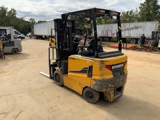 Image of Hyundai 30BC-9 equipment image 2