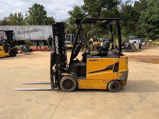 Image of Hyundai 30BC-9 equipment image 1