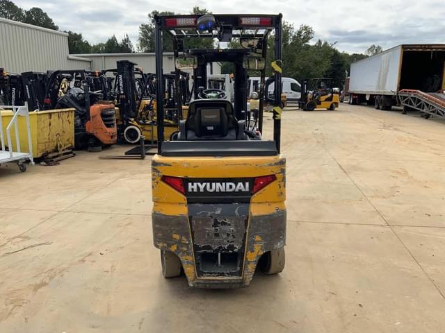 Image of Hyundai 30BC-9 equipment image 3