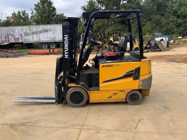 Image of Hyundai 30BC-9 equipment image 4