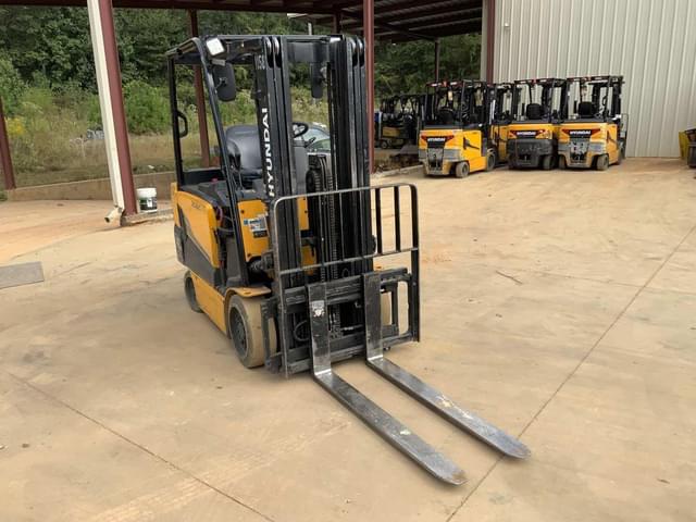 Image of Hyundai 30BC-9 equipment image 1