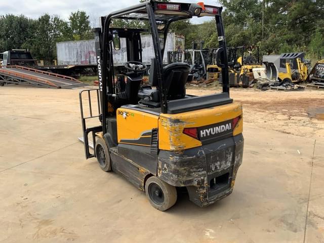 Image of Hyundai 30BC-9 equipment image 2