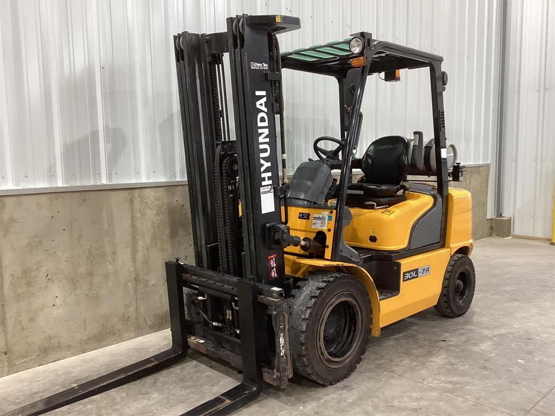 Image of Hyundai 30L-7A Image 0