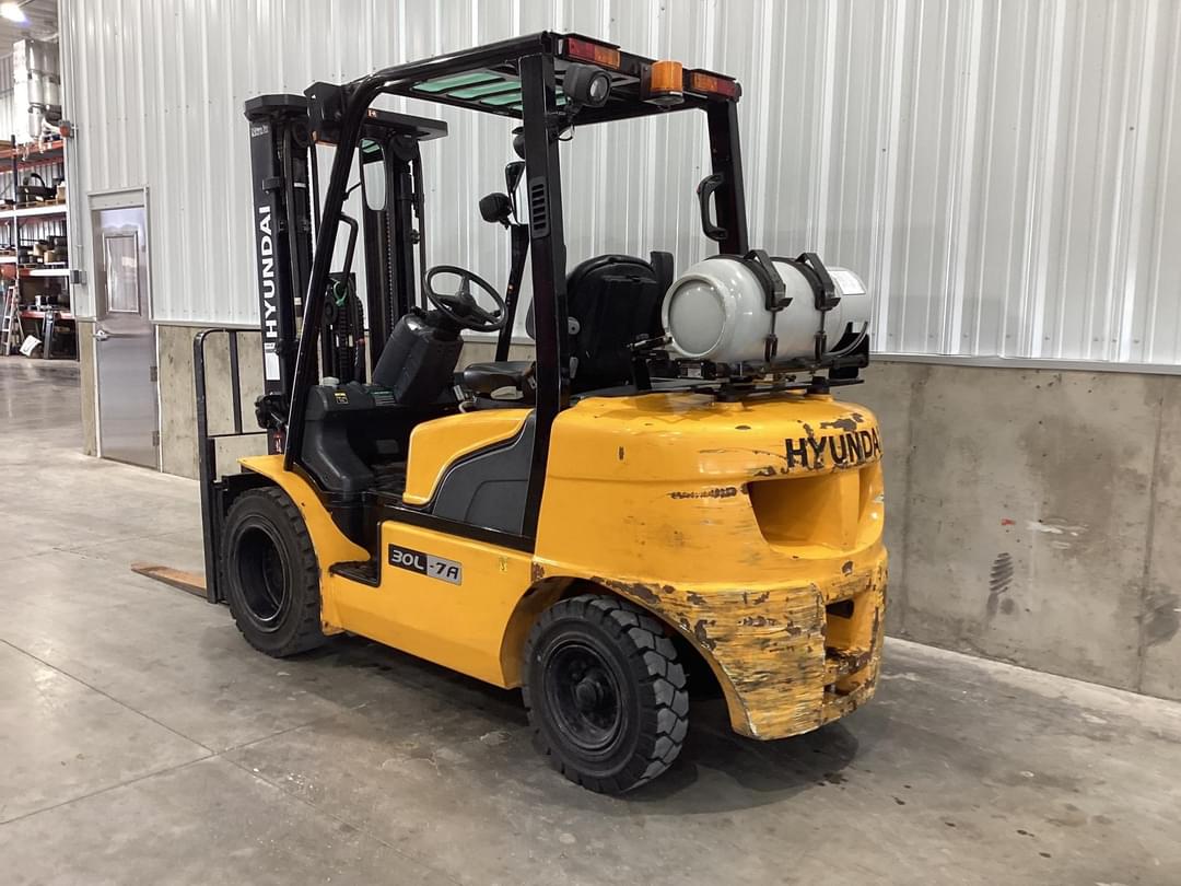 Image of Hyundai 30L-7A Image 1