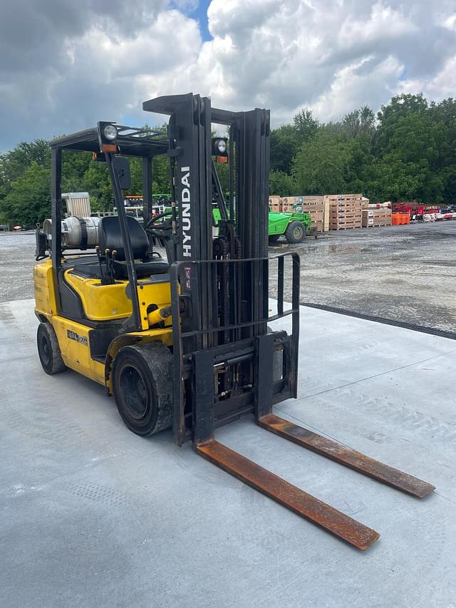 Image of Hyundai 33L-7A equipment image 1