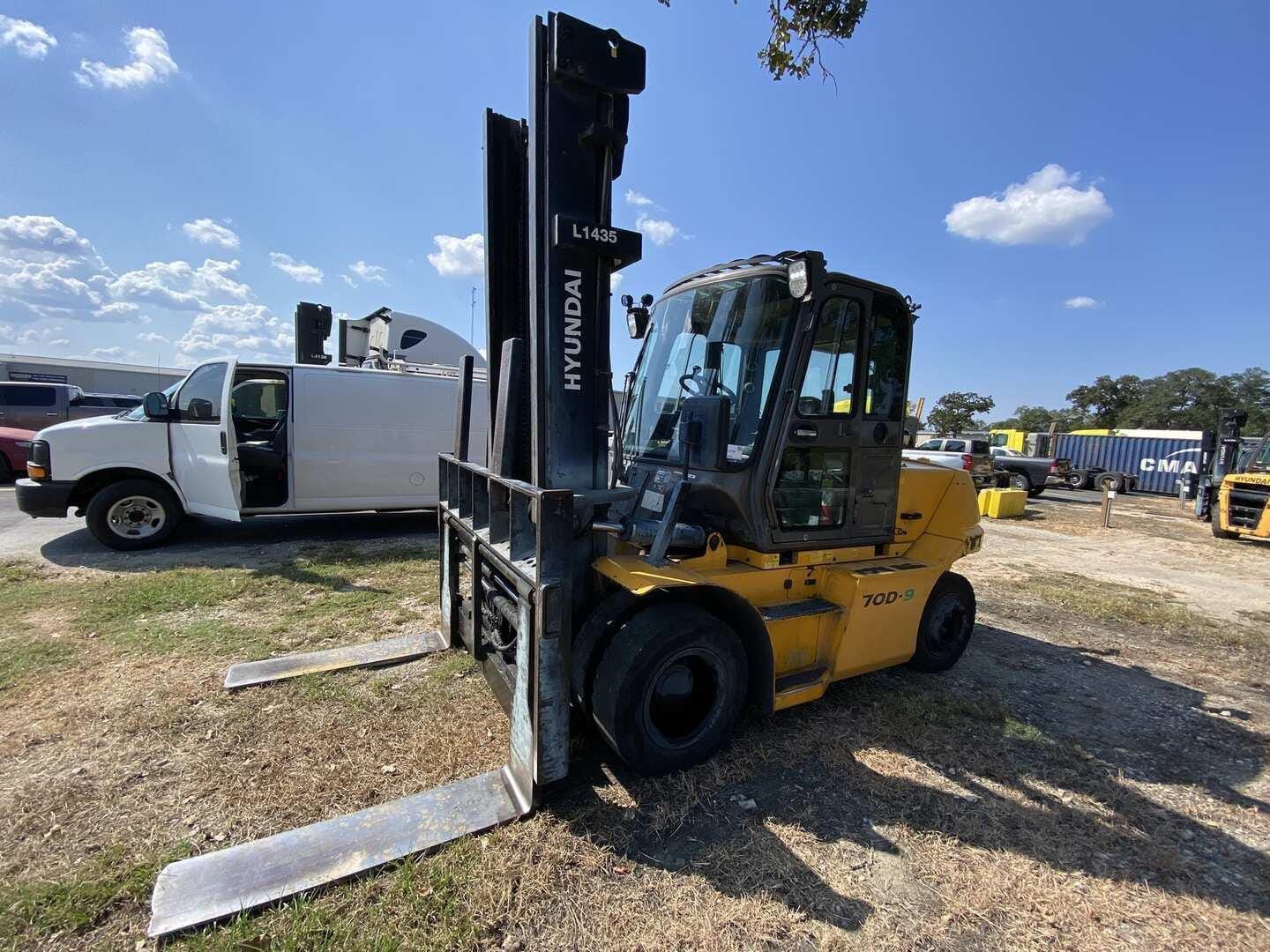 Hyundai 70D-9 Equipment Image0