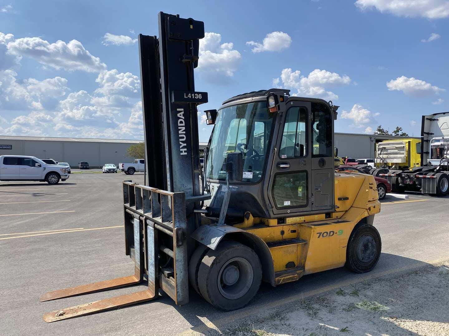 Hyundai 70D-9 Equipment Image0