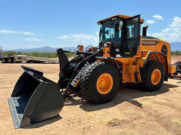 Hyundai HL940A Equipment Image0