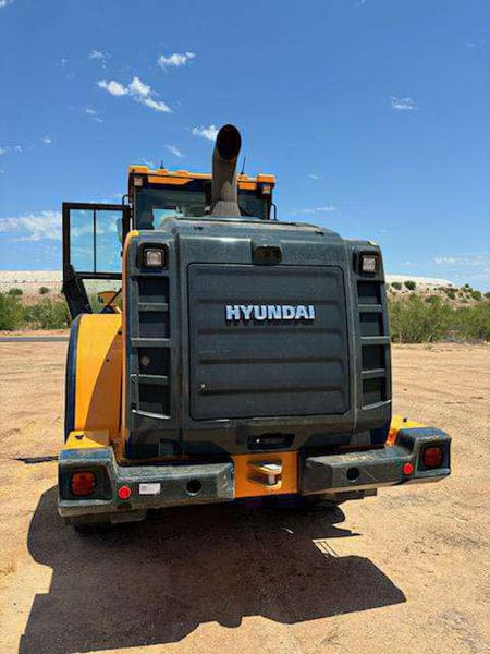 Hyundai HL940A Equipment Image0