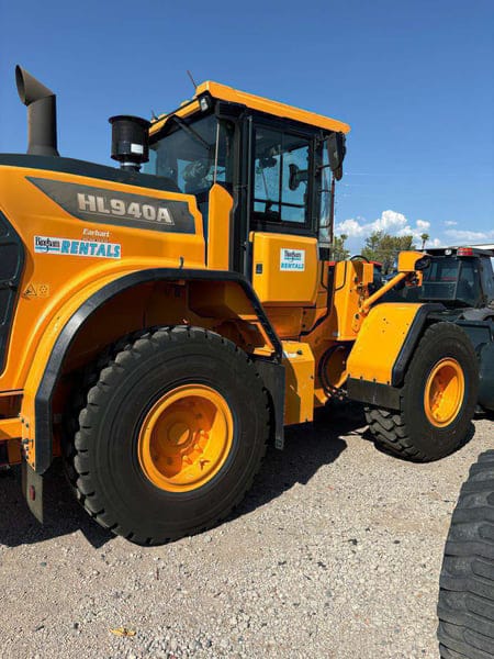 Hyundai HL940A Equipment Image0
