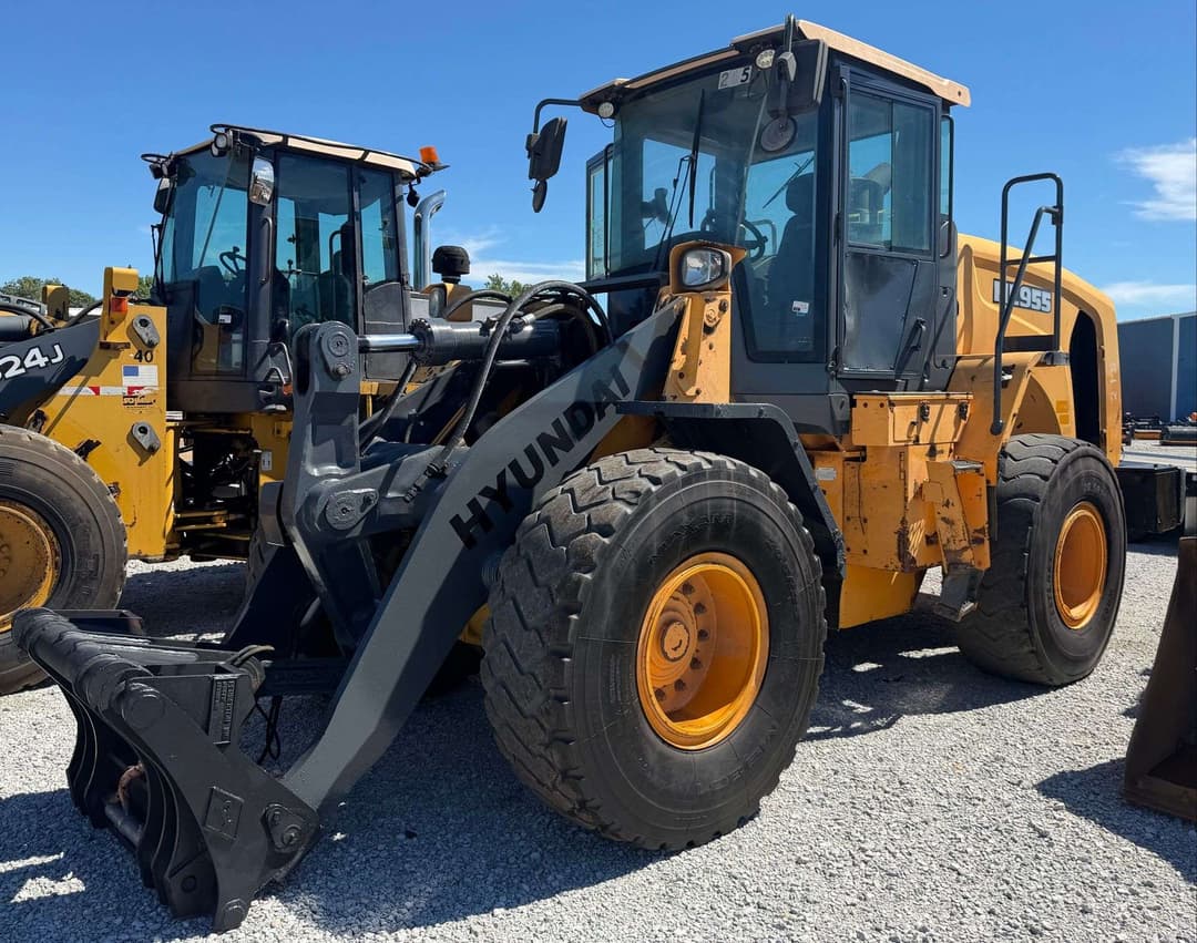 Image of Hyundai HL955 Primary image