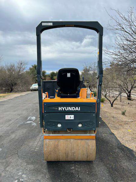 Hyundai HR25T-9 Equipment Image0