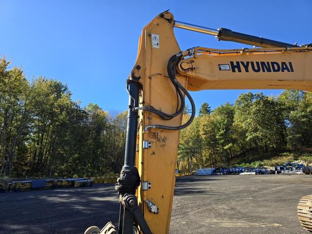 Image of Hyundai HX300L equipment image 3