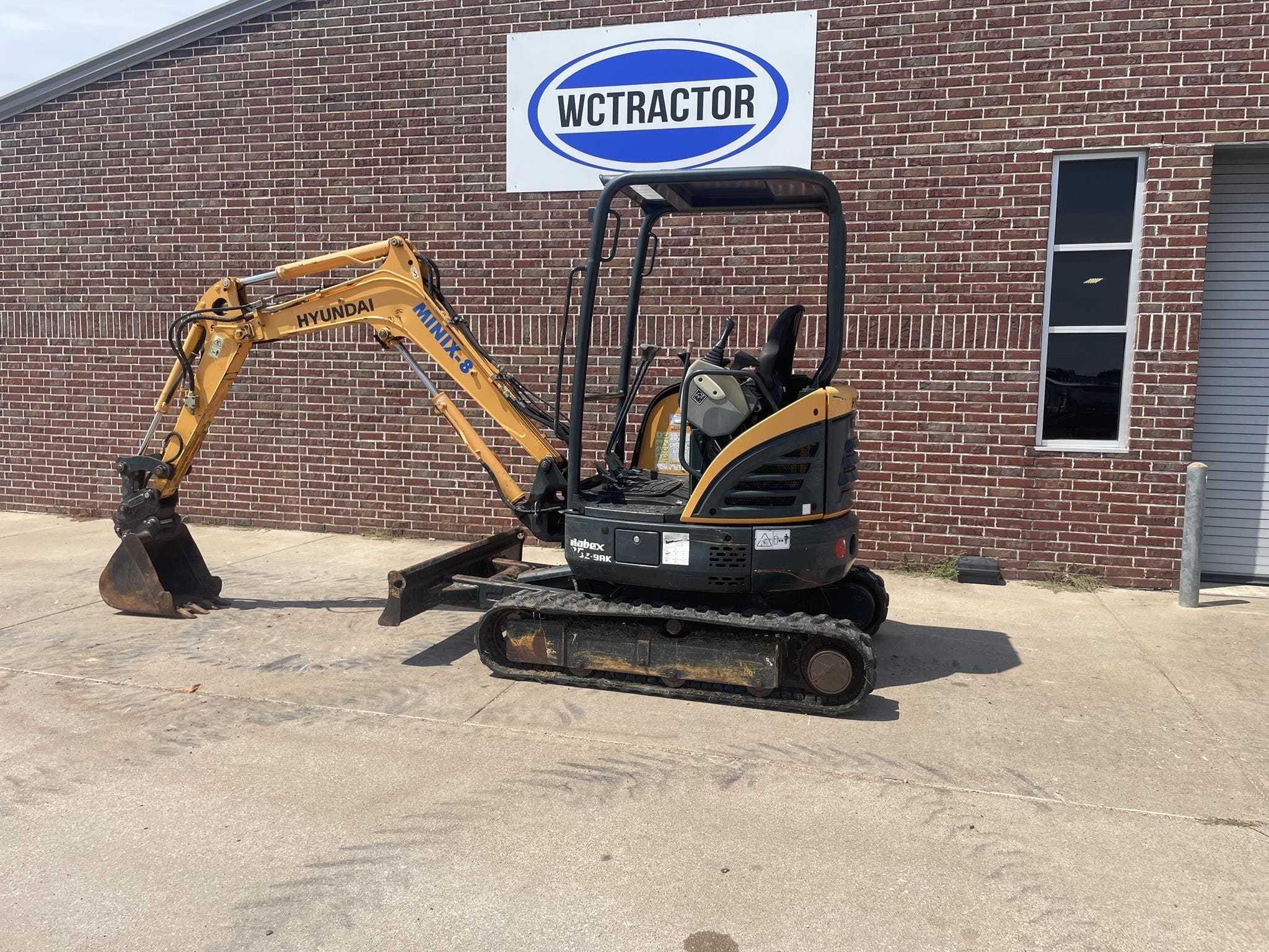 Hyundai ROBEX 25Z-9AK Equipment Image0