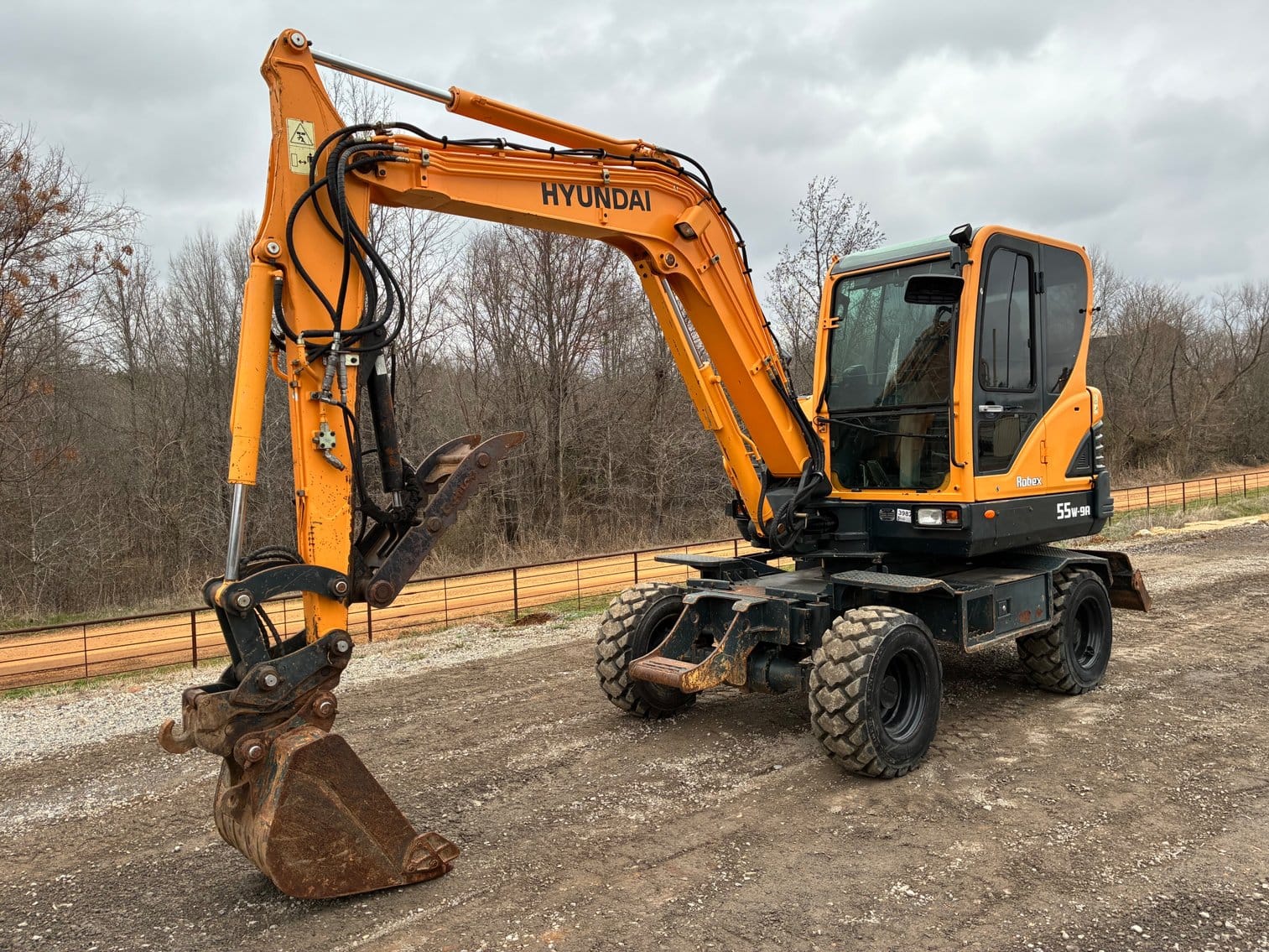 Hyundai 55W-9A Equipment Image0