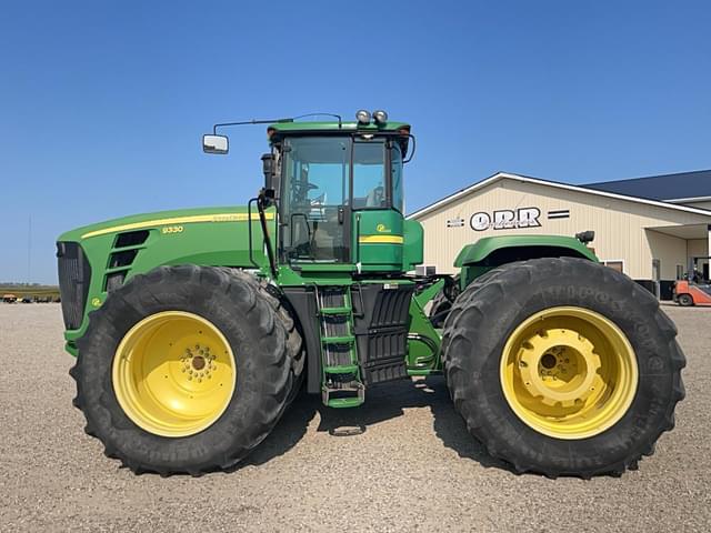 Image of John Deere 9330 equipment image 1