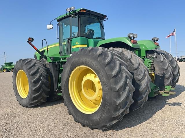 Image of John Deere 9330 equipment image 2