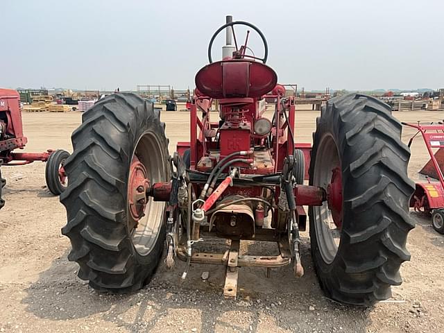 Image of Farmall 400 equipment image 2