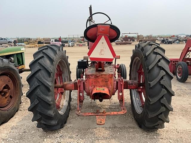 Image of Farmall M equipment image 2
