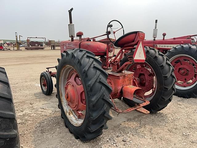 Image of Farmall M equipment image 1