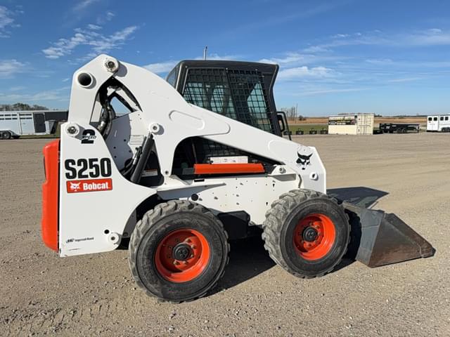 Image of Bobcat S250 equipment image 2