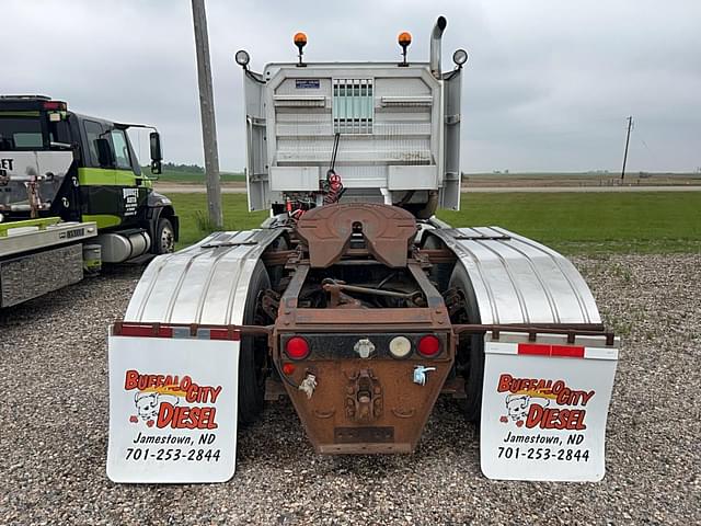 Image of Volvo VNL64T equipment image 1