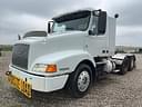 2001 Volvo VNL64T Image
