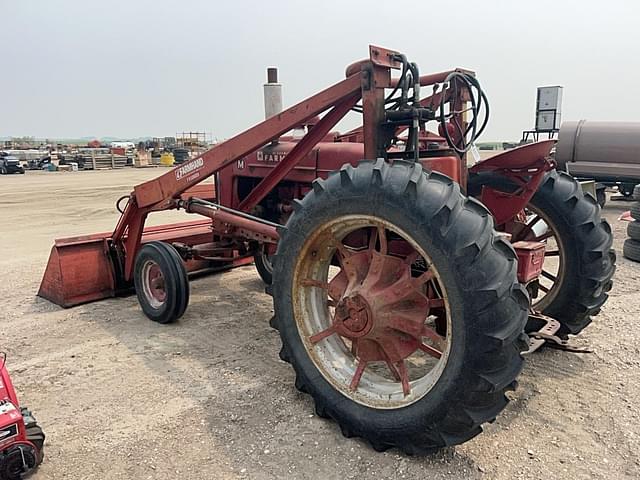 Image of Farmall M equipment image 1