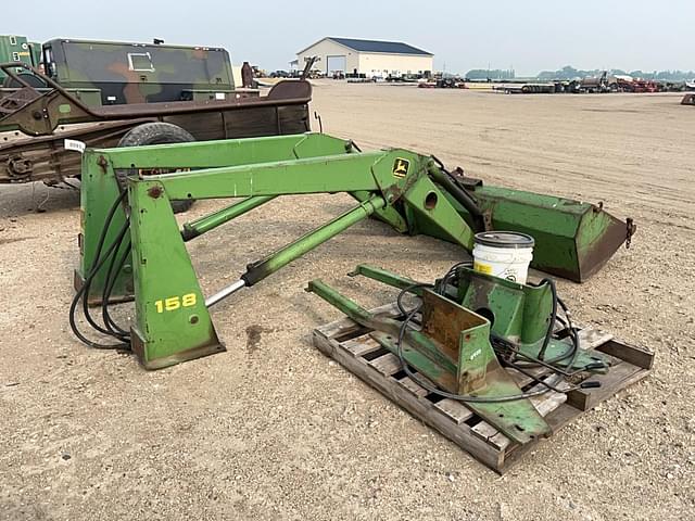 Image of John Deere 158 equipment image 3