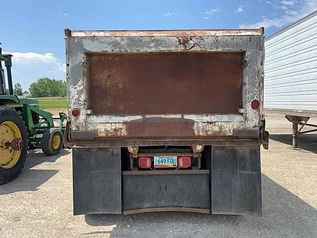 Image of Ford 8000 equipment image 2