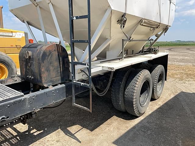 Image of Chevrolet C65 equipment image 4