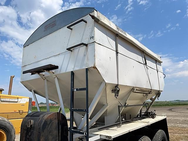 Image of Chevrolet C65 equipment image 3