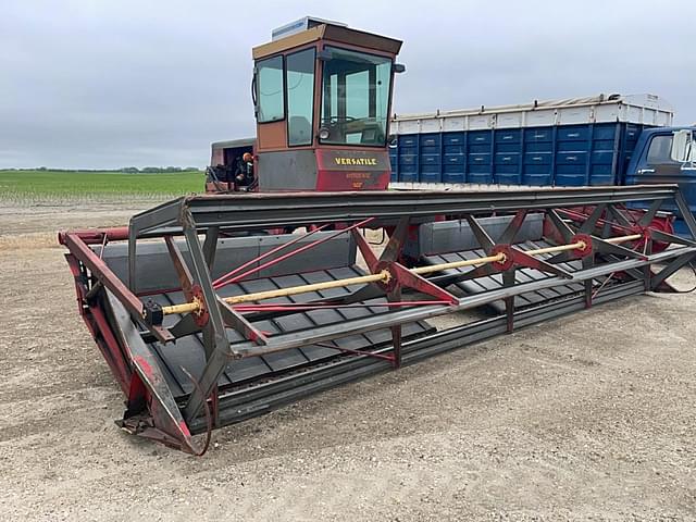 Image of Versatile 400 equipment image 1