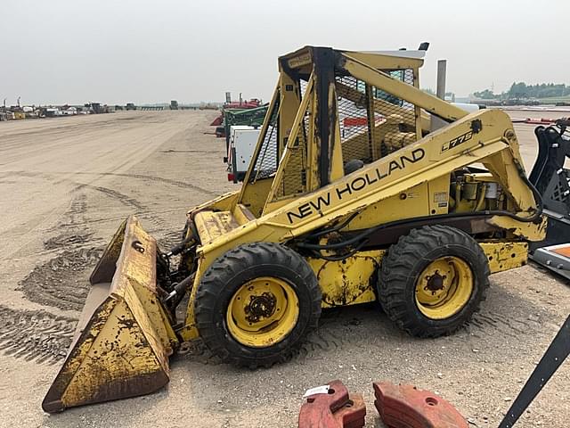 Image of New Holland L775 equipment image 1