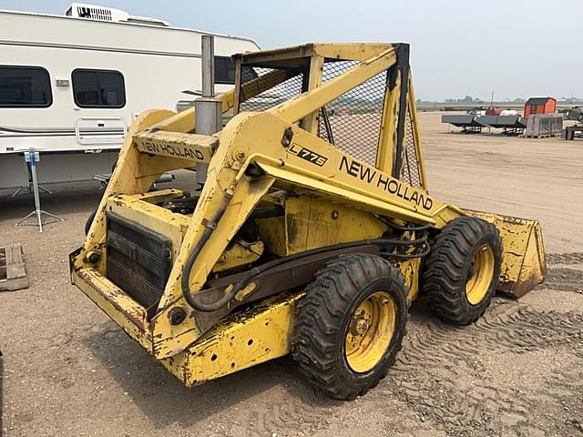 Image of New Holland L775 equipment image 3